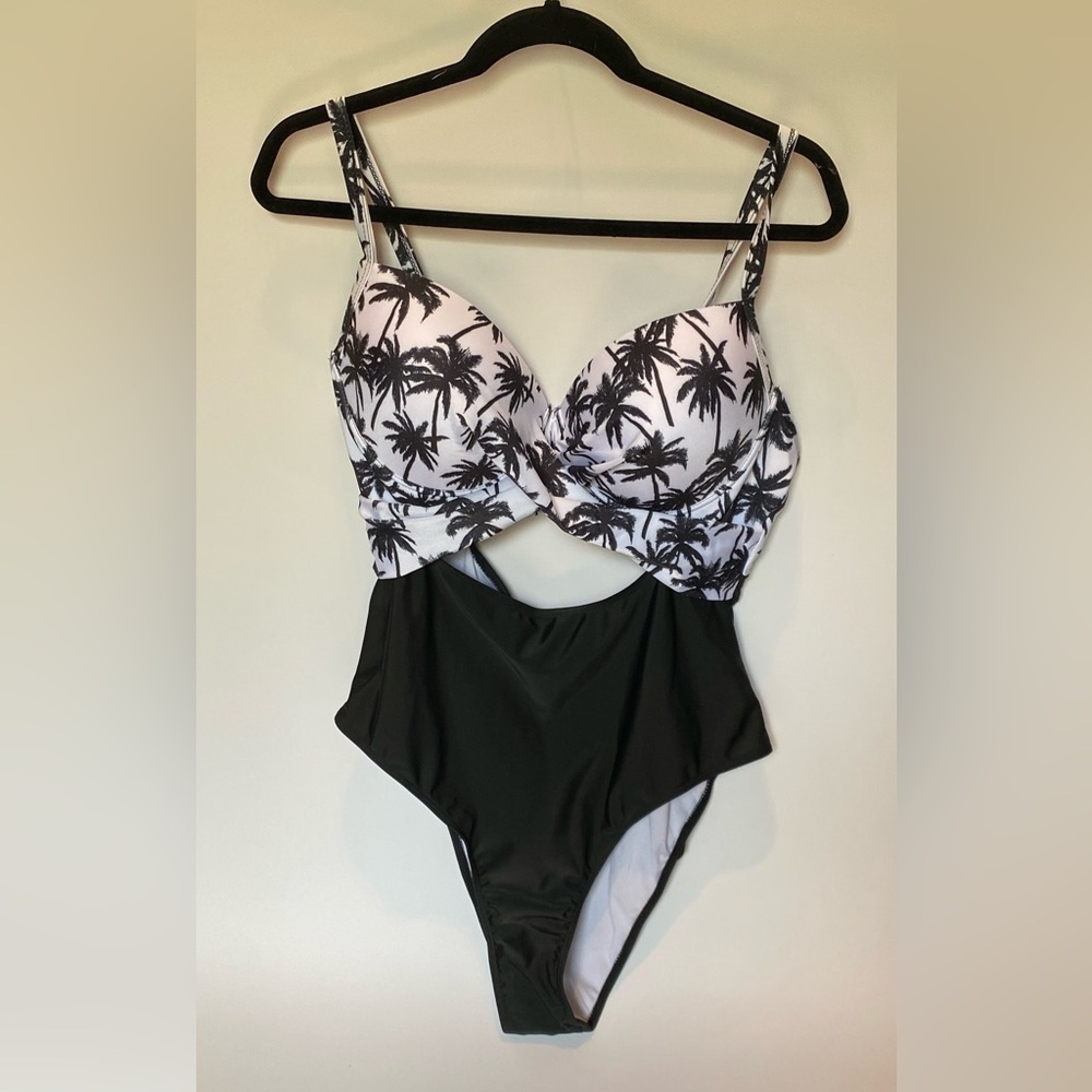 Women’s Swimsuit One-piece 2xl black and white palm tree